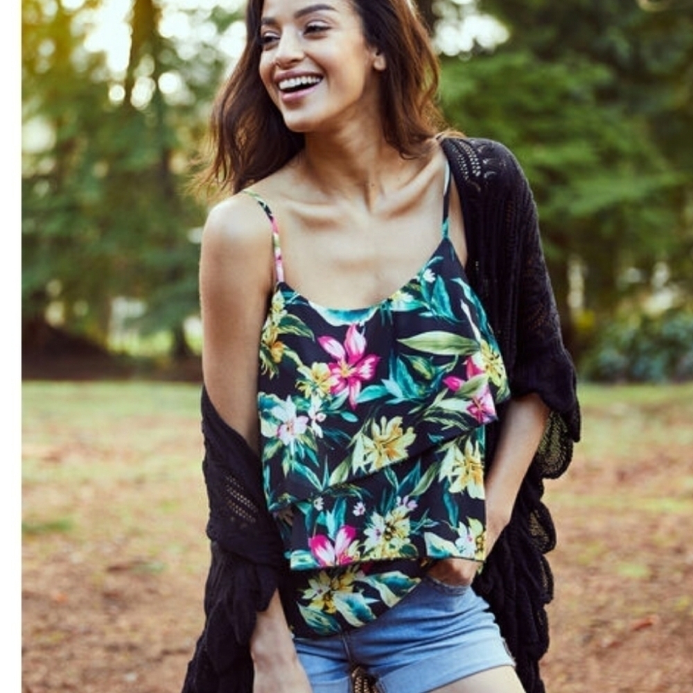 👚Kismet  summer ruffled tank B4